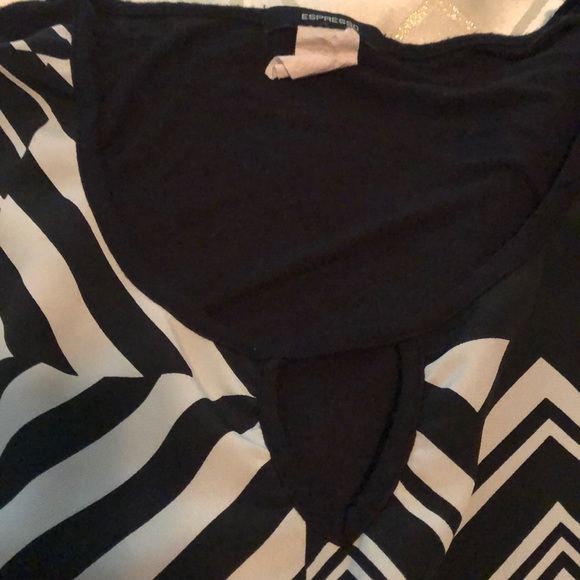 Bundle Blk/Wht tops both MD - Picture 4 of 8